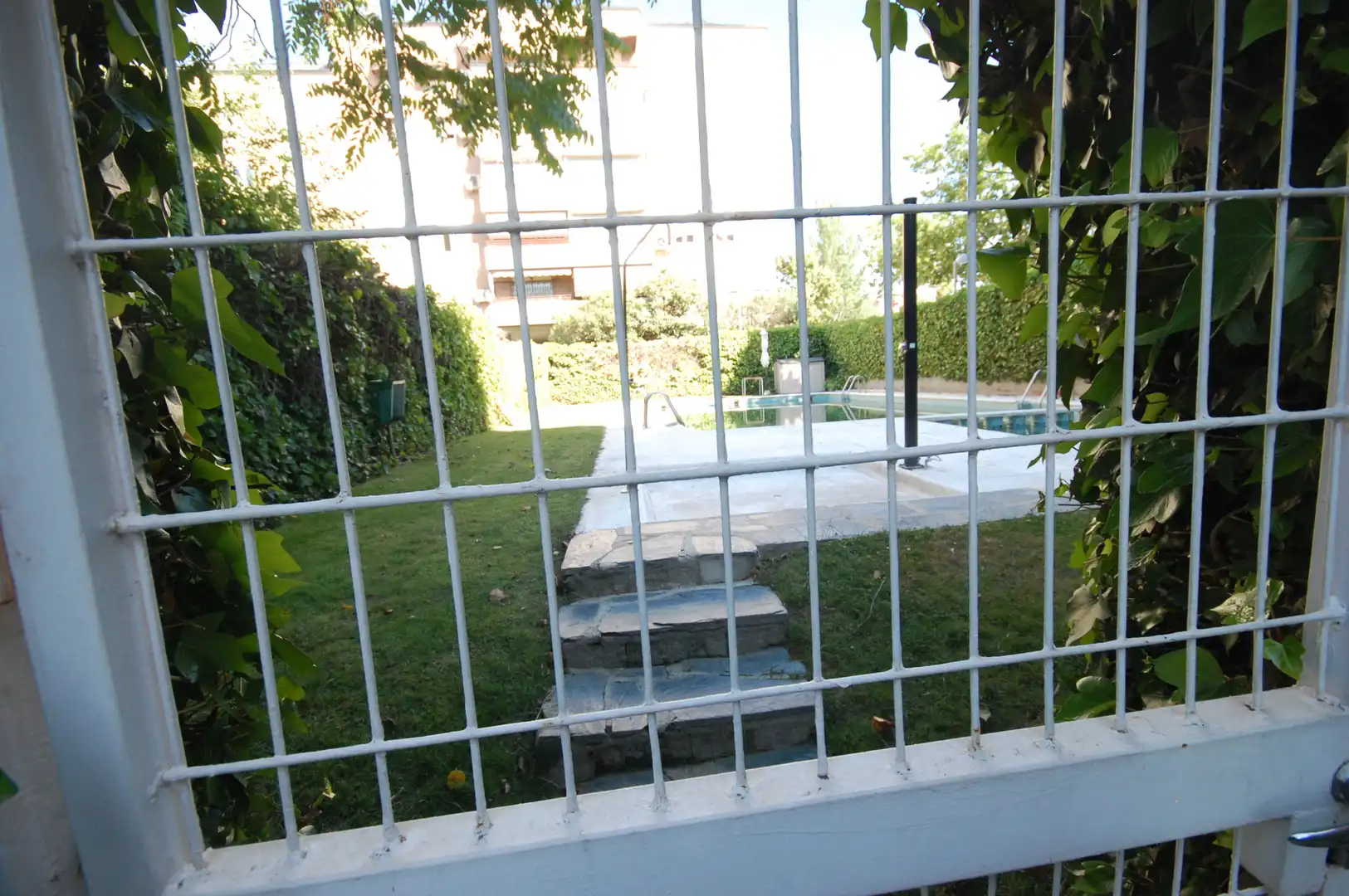 Jardí de Pis de lloguer en Madrid amb Aire condicionat, Calefacció i Moblat