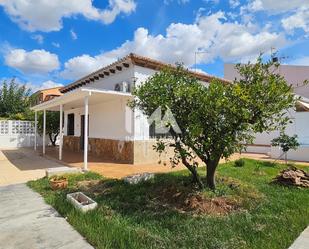 Vista exterior de Casa o xalet en venda en L'Eliana amb Terrassa i Piscina