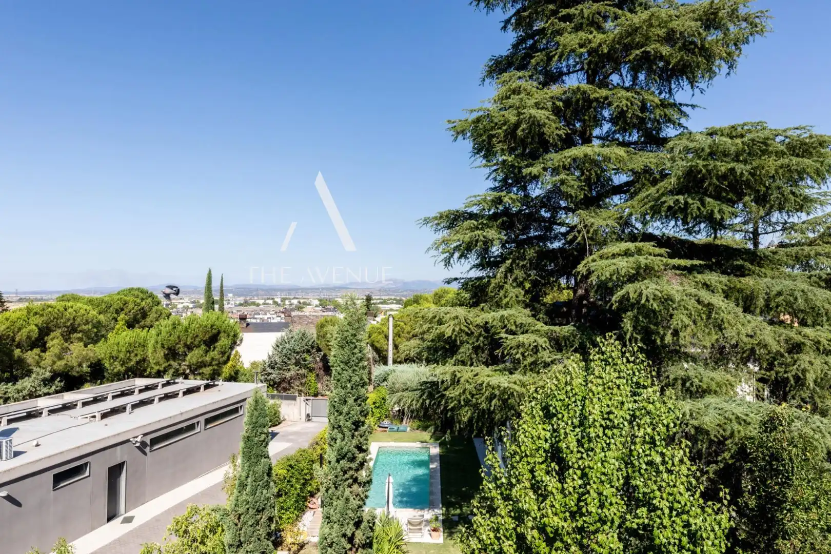 Vista exterior de Casa o xalet en venda en Las Rozas de Madrid amb Aire condicionat, Calefacció i Jardí privat