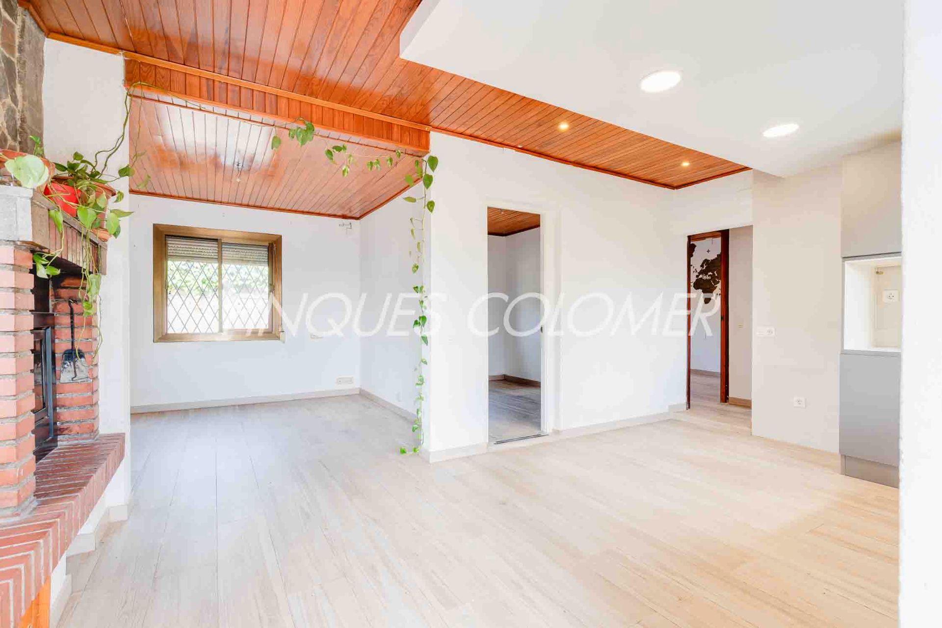 Sala d'estar de Casa o xalet en venda en Rubí amb Aire condicionat, Jardí privat i Terrassa