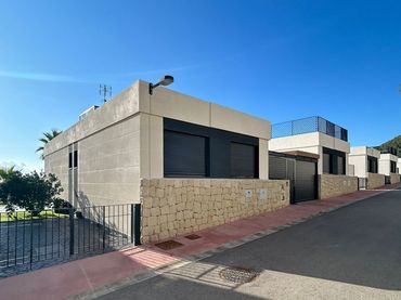 Detached house with pool for sale in Casco urbano