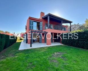 Vista exterior de Casa adosada en venda en Mont-roig del Camp amb Aire condicionat, Calefacció i Jardí privat