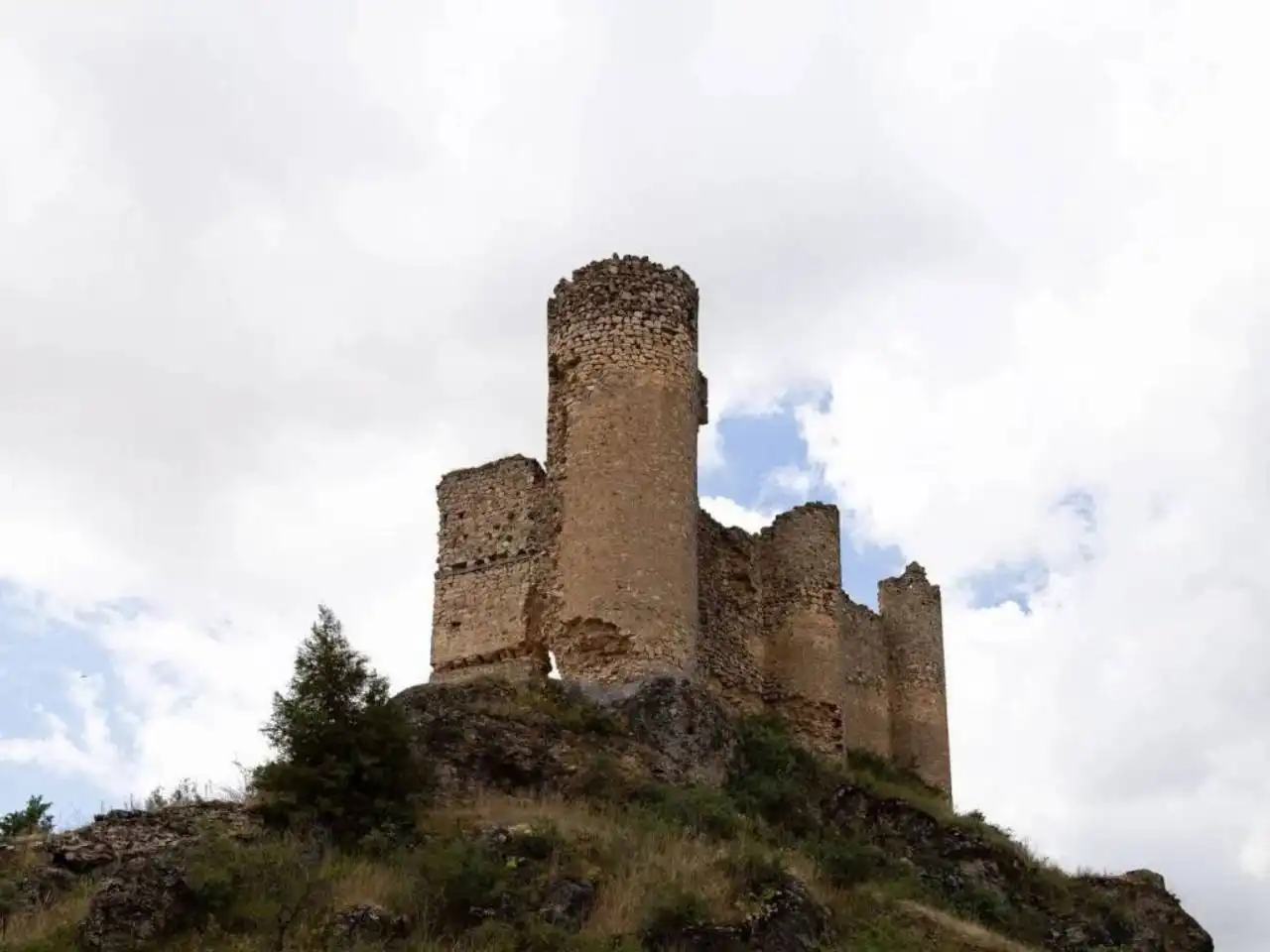 Außenansicht von Gebäude zum Verkauf in Sigüenza
