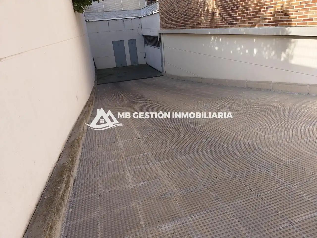 Parking of Detached homes for sale in Fuenlabrada  with Air Conditioner, Heating and Private garden