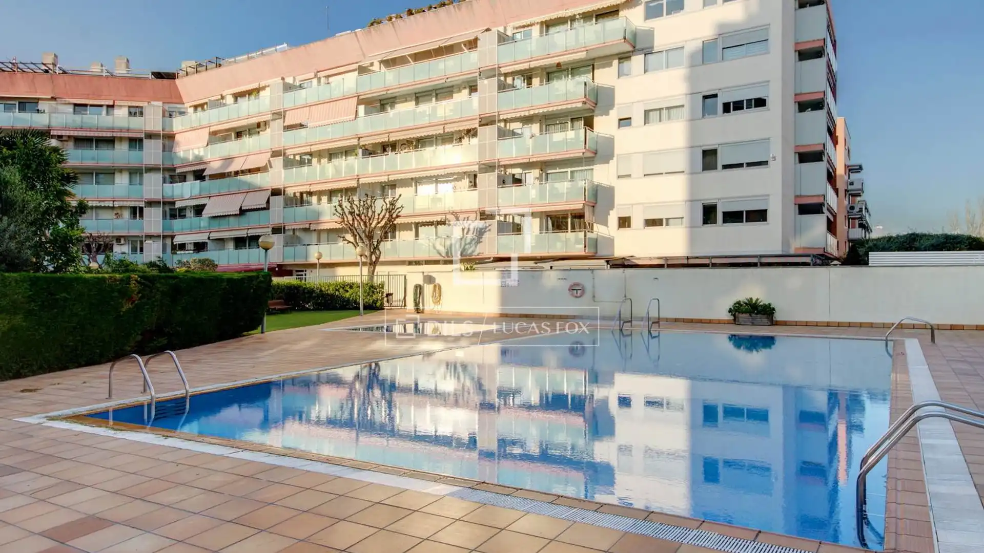 Swimming pool of Flat for sale in Sant Joan Despí  with Air Conditioner, Terrace and Storage room