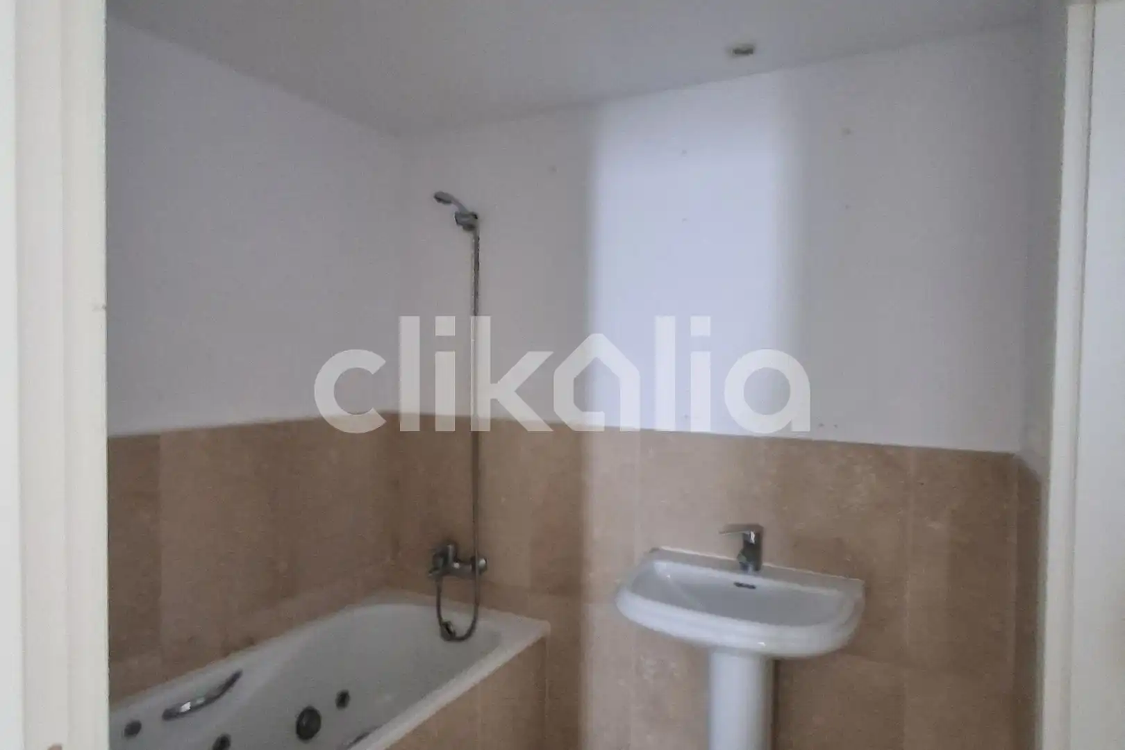Bany de Pis en venda en Manilva amb Piscina