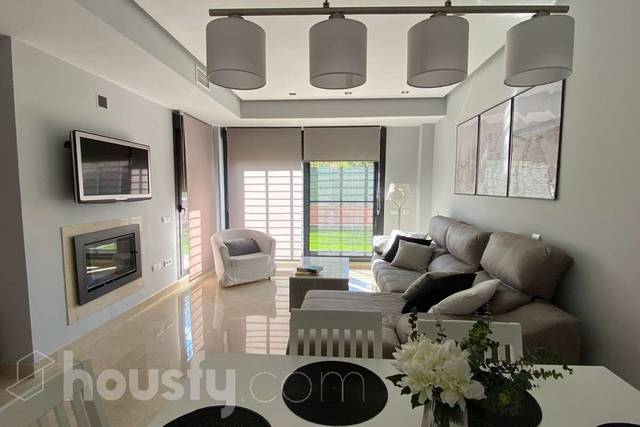 Casa-chalet en Alquiler en Calle Irlanda, . en Puertas del sur - Guadabajaque