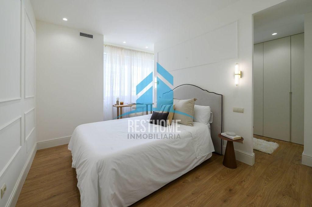 Bedroom of Apartment for sale in  Valencia Capital  with Air Conditioner, Heating and Private garden