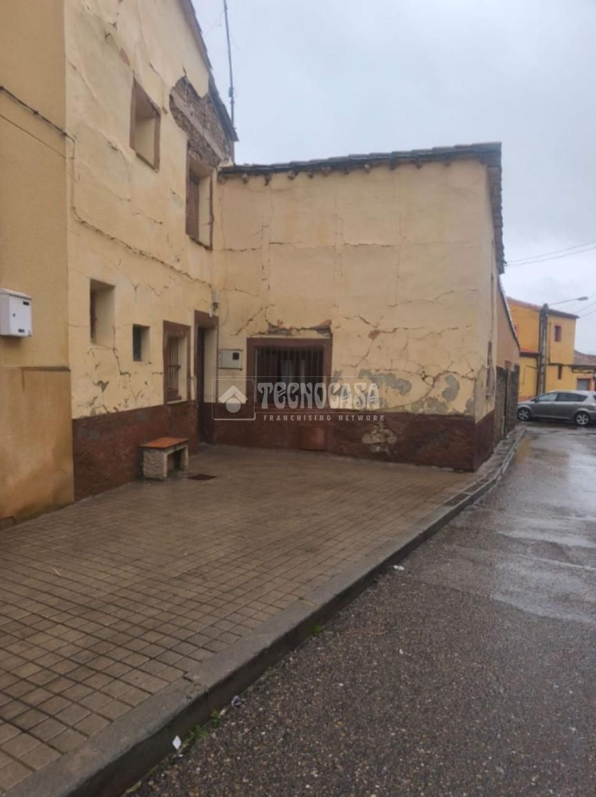 Vista exterior de Casa adosada en venta en Torrelaguna