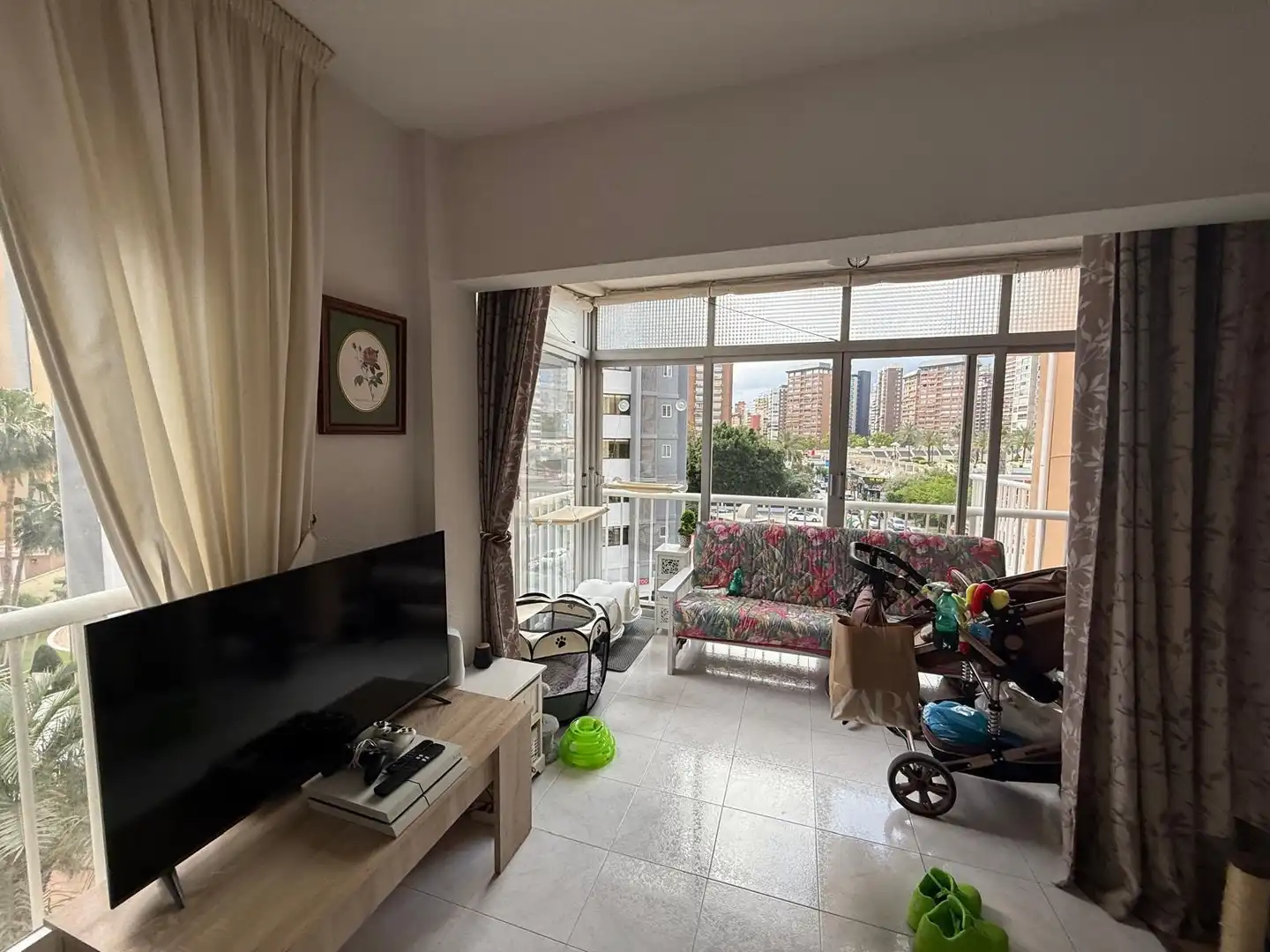 Sala de estar de Apartamento en venta en Benidorm con Terraza y Amueblado