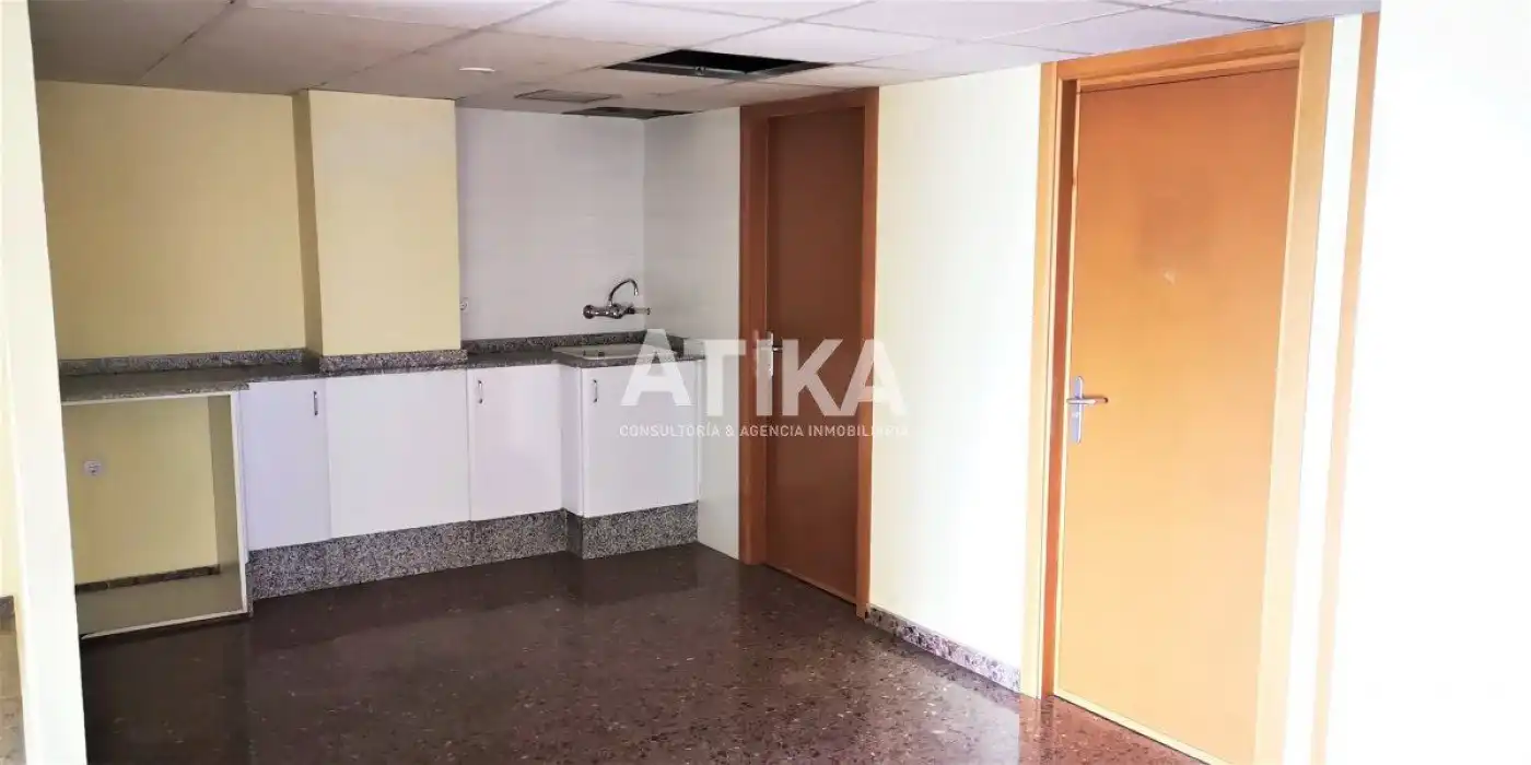 Locale commerciale in vendita a Sant Josep - Zona Hospital, imagen 12