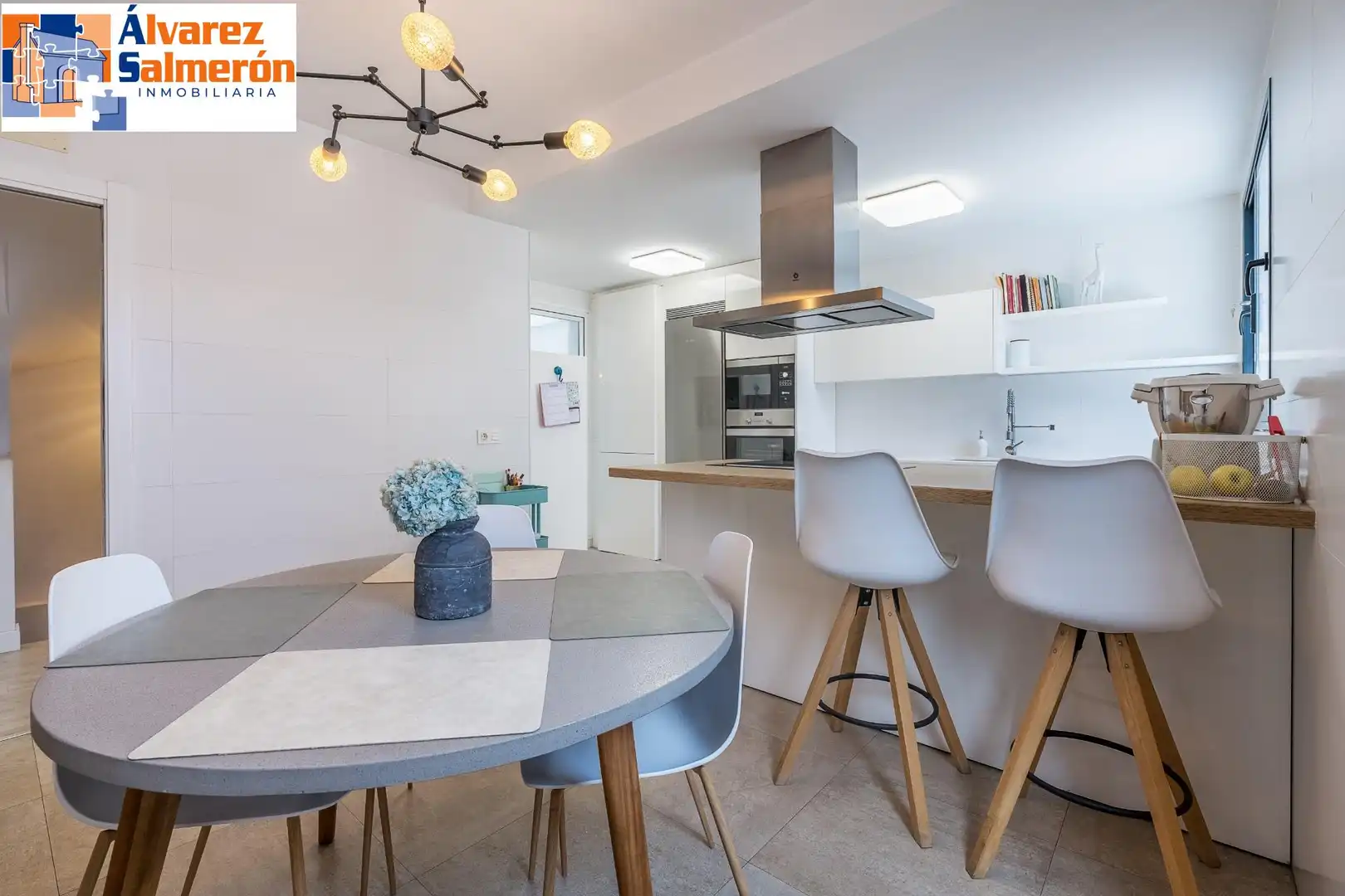 Küche von Einfamilien-Reihenhaus zum Verkauf in Granada mit Privatgarten und Balkon