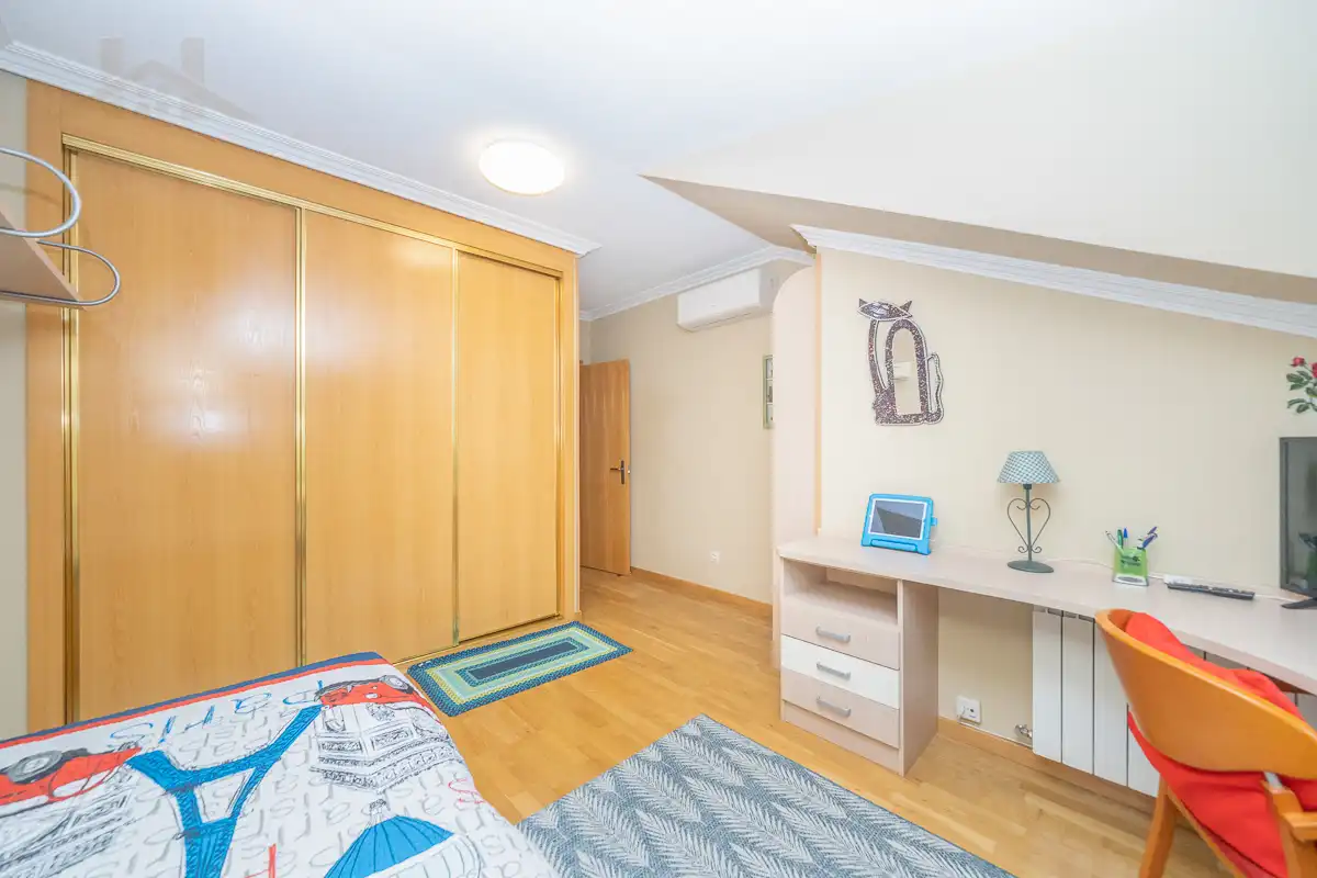 Habitación de Casa adosada en venta en Moralzarzal con Aire acondicionado, Calefacción y Trastero