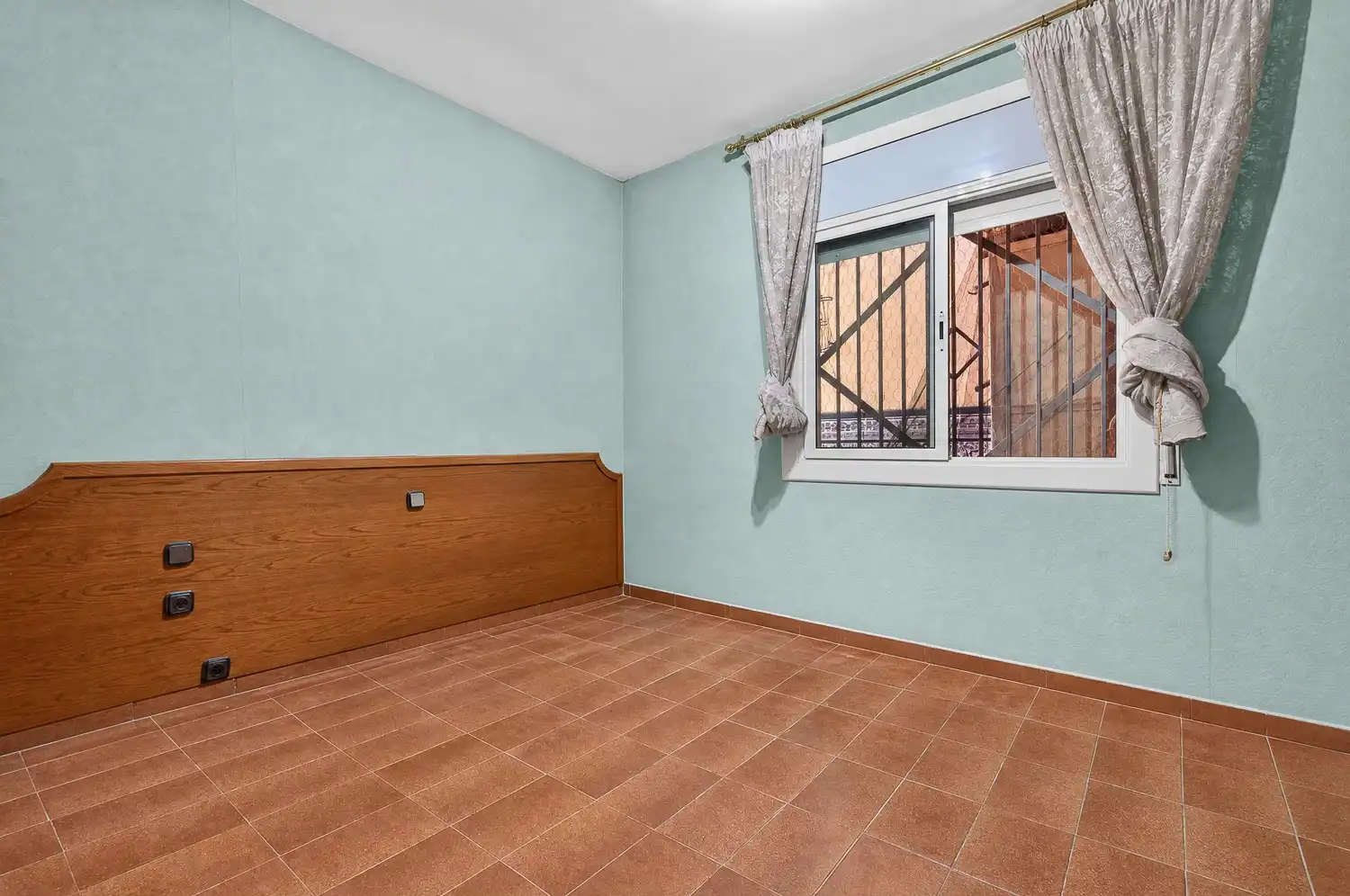 Dormitori de Casa o xalet en venda en Castellar del Vallès amb Calefacció, Jardí privat i Traster