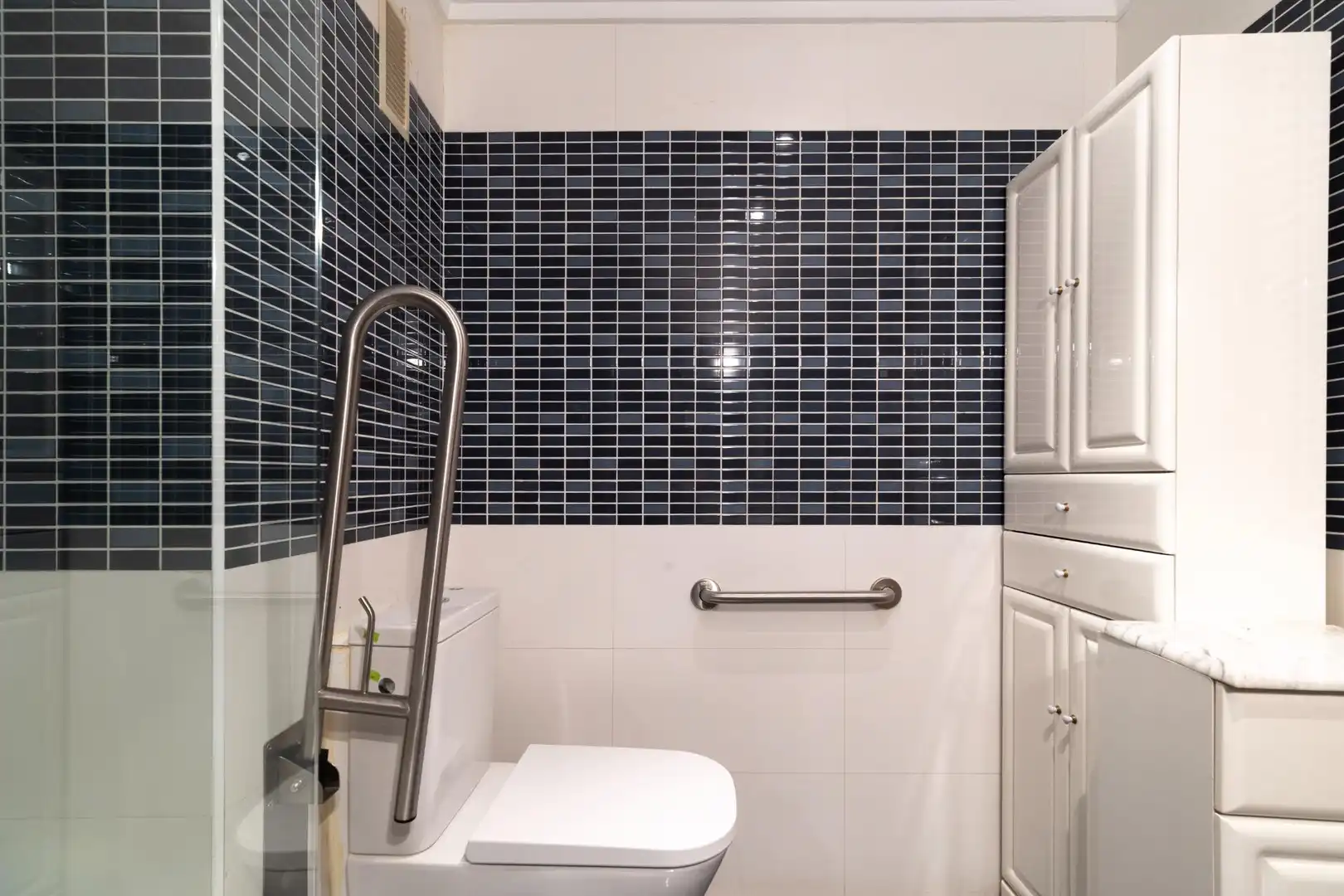 Badezimmer von Wohnung zum Verkauf in Valencia mit Klimaanlage