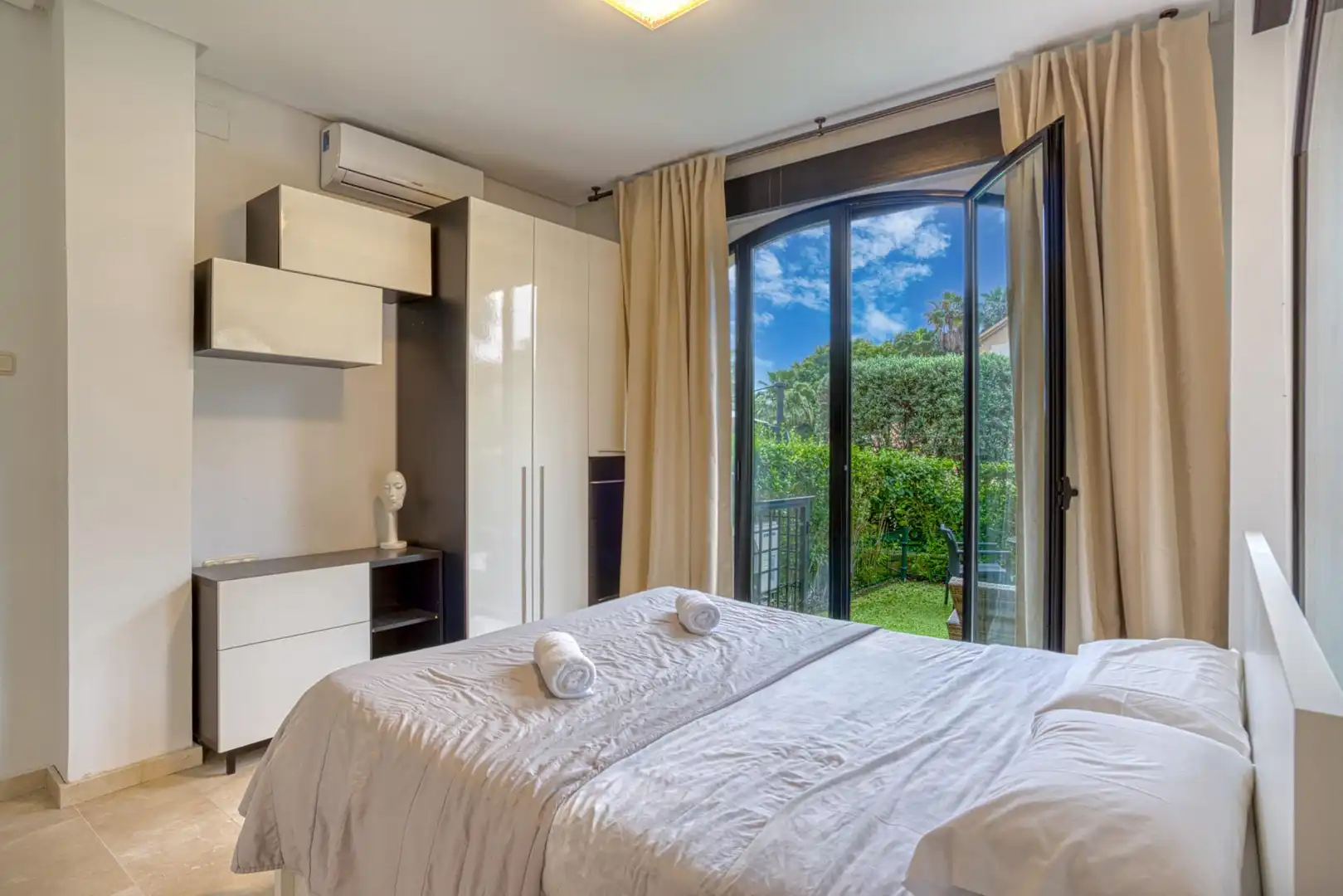 Bedroom of Apartments for sale in Sanlúcar de Barrameda  with Air Conditioner, Private garden and Terrace