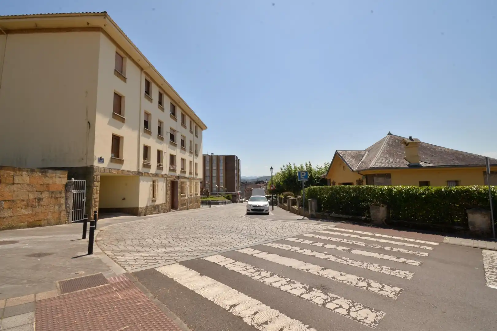 Vista exterior de Pis en venda en Noreña amb Calefacció i Traster
