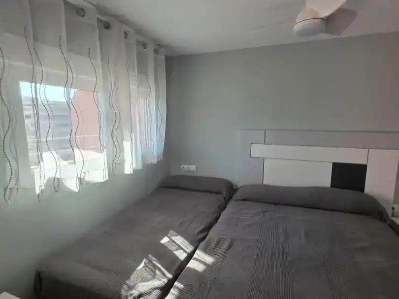 Schlafzimmer von Wohnung zur Miete in Gandia mit Klimaanlage, Schwimmbad und Möbliert