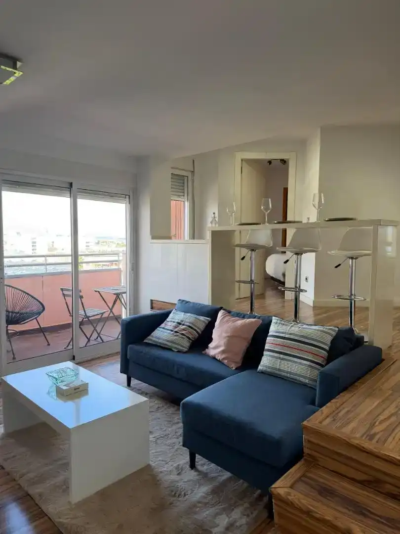 Wohnzimmer von Dachboden zur Miete in Valencia mit Privatgarten, Parkett und Abstellraum