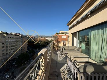Attico con balcone in affitto a Avenida PAU CASALS
