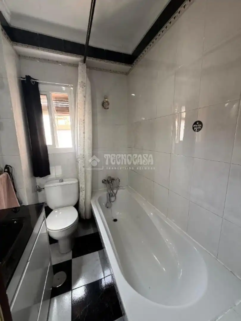 Bathroom of Flat for sale in Málaga  with Air Conditioner and Terrace