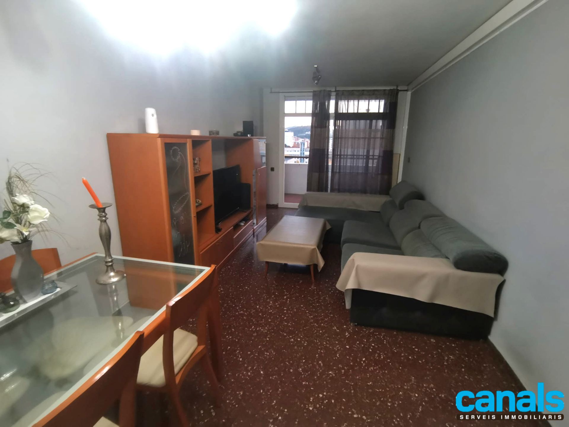 Sala de estar de Piso en venta en Cerdanyola del Vallès con Calefacción, Horno y Balcón
