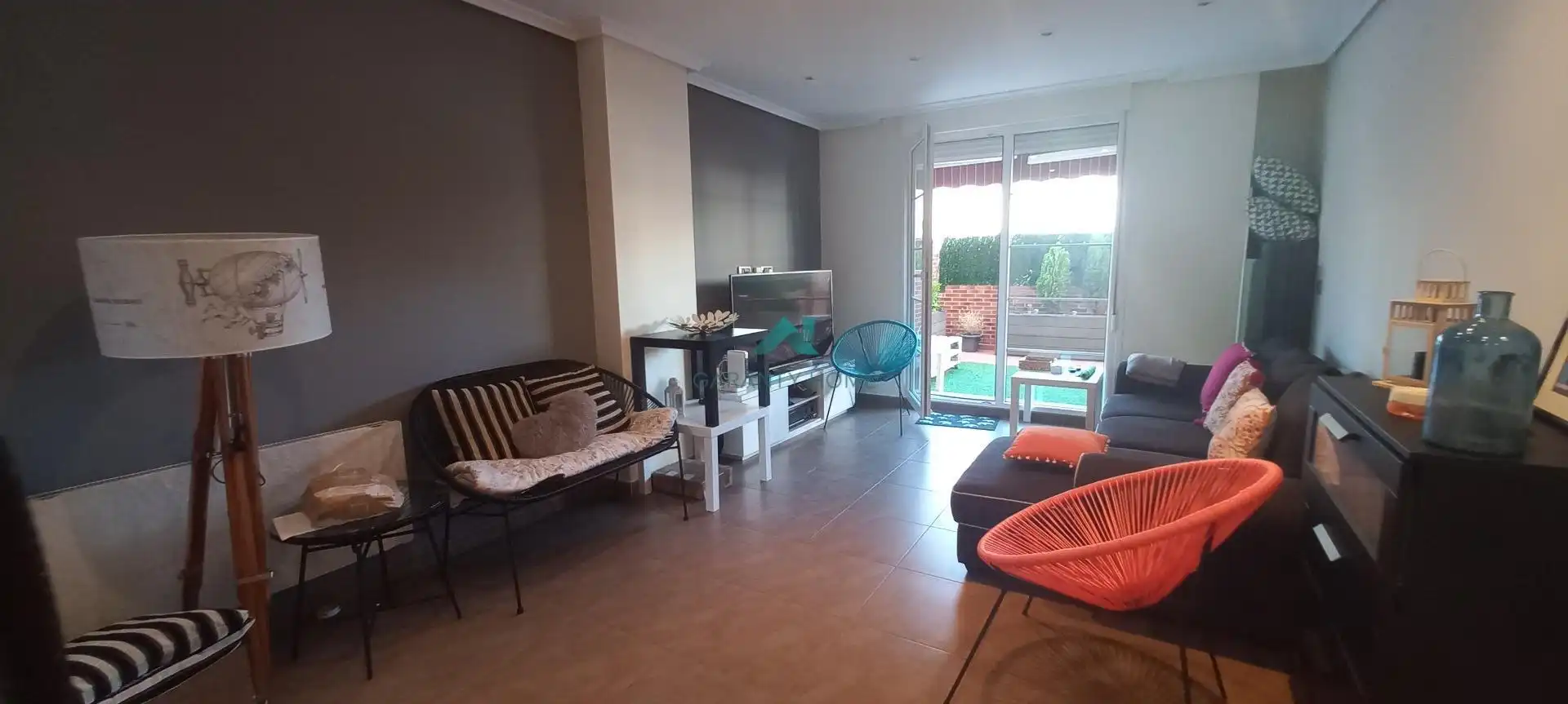 Wohnzimmer von Erdgeschoss zum Verkauf in Santoña mit Heizung und Privatgarten