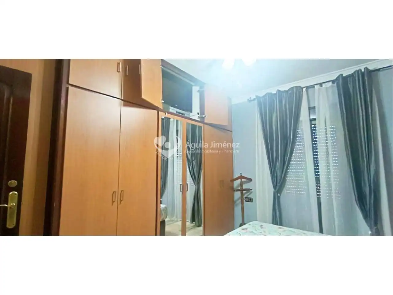 Habitación de Casa adosada en venta en Alcalá de Guadaira con Aire acondicionado, Calefacción y Jardín privado