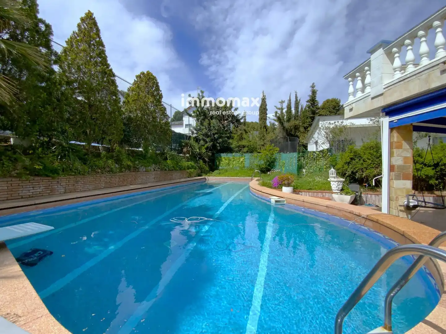 Casa amb piscina en venda a Montmar