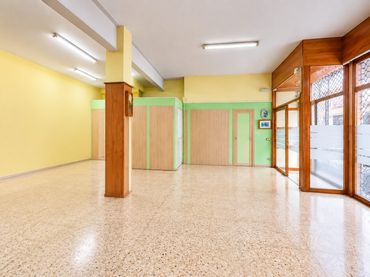 Locale commerciale in vendita a Calle Guilleries