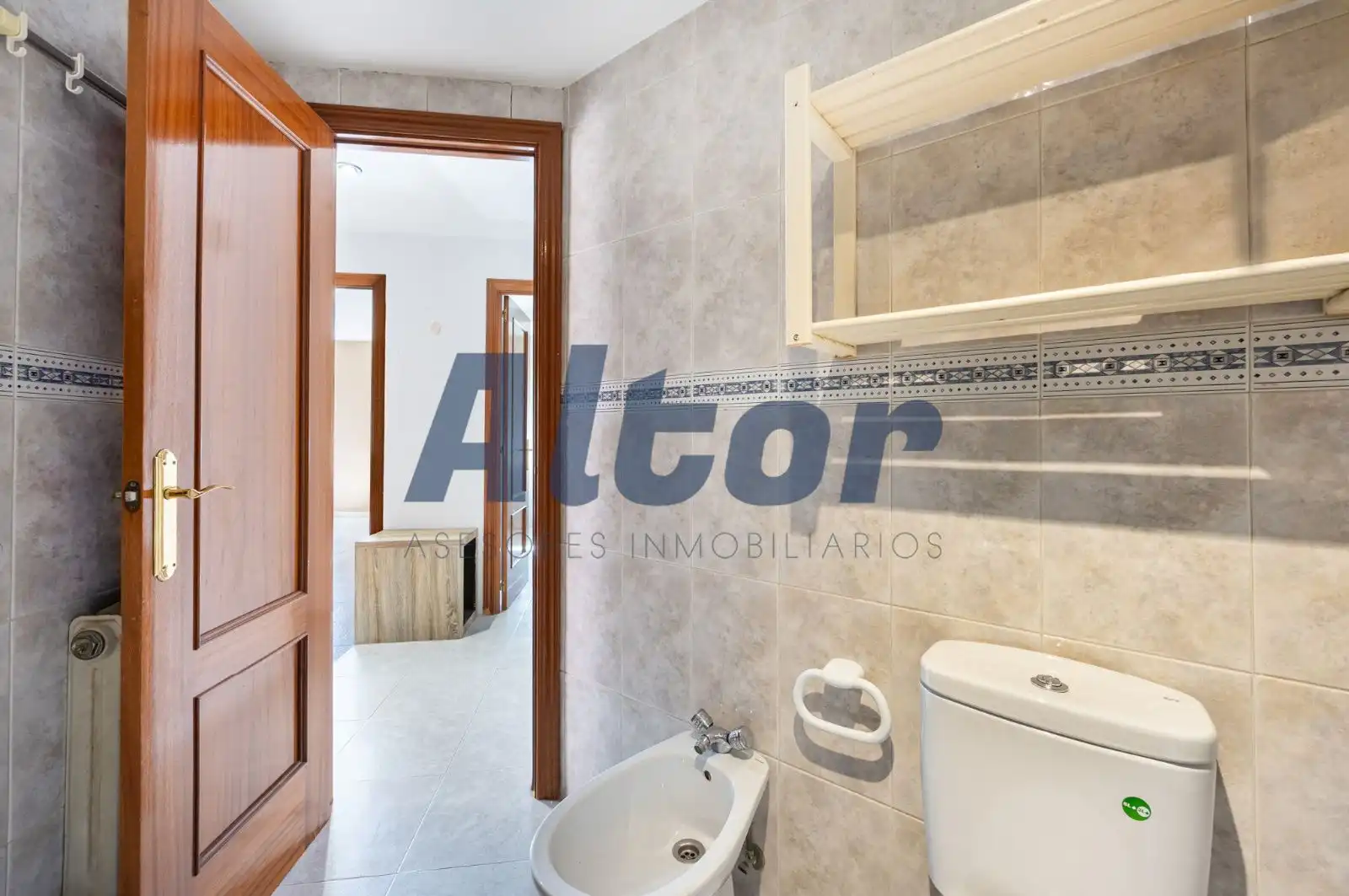 Badezimmer von Dachboden zum Verkauf in Fuenlabrada mit Heizung, Terrasse und Alarm