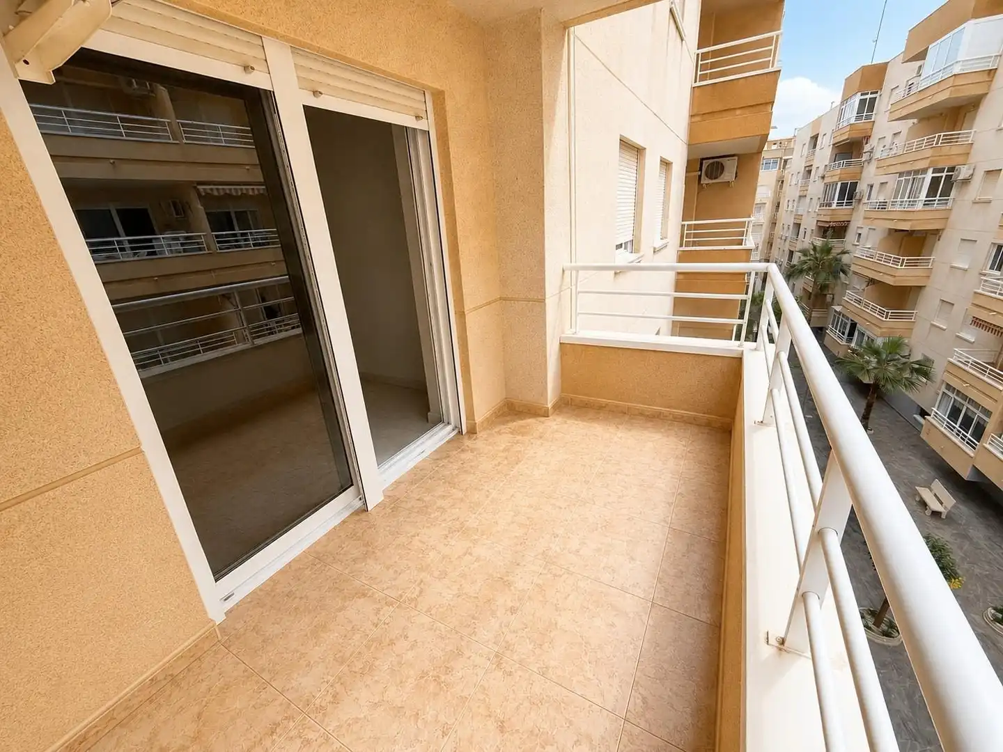 Terrassa de Apartament en venda en Torrevieja amb Moblat i Piscina comunitària