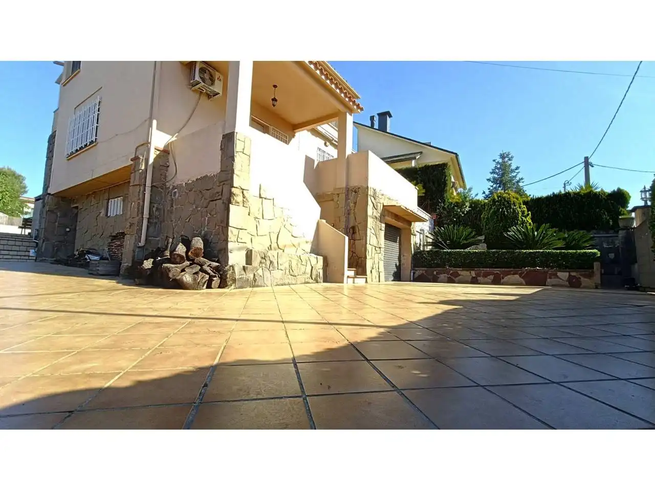 Vista exterior de Casa o xalet en venda en Lliçà d'Amunt amb Aire condicionat, Calefacció i Jardí privat