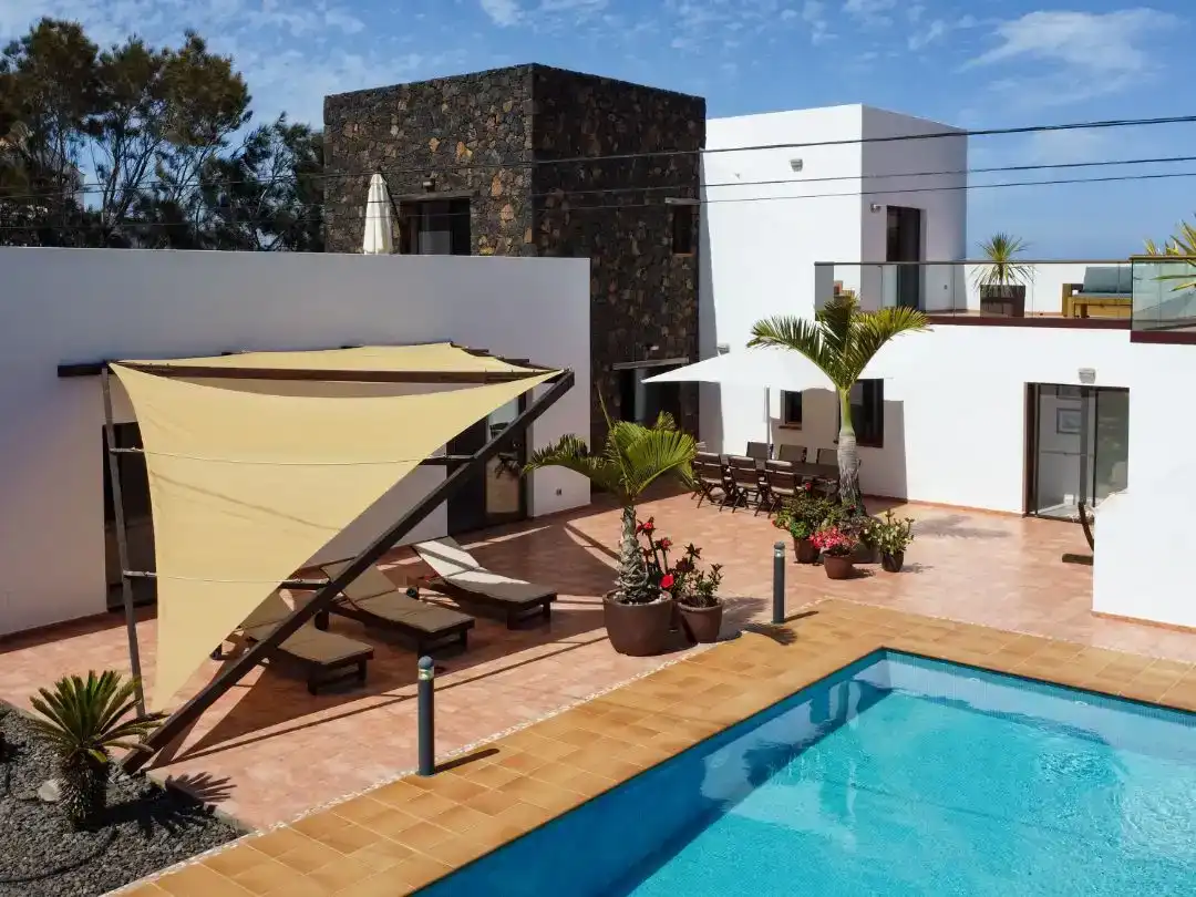 Terrassa de Finca rústica en venda en La Oliva amb Jardí privat i Piscina
