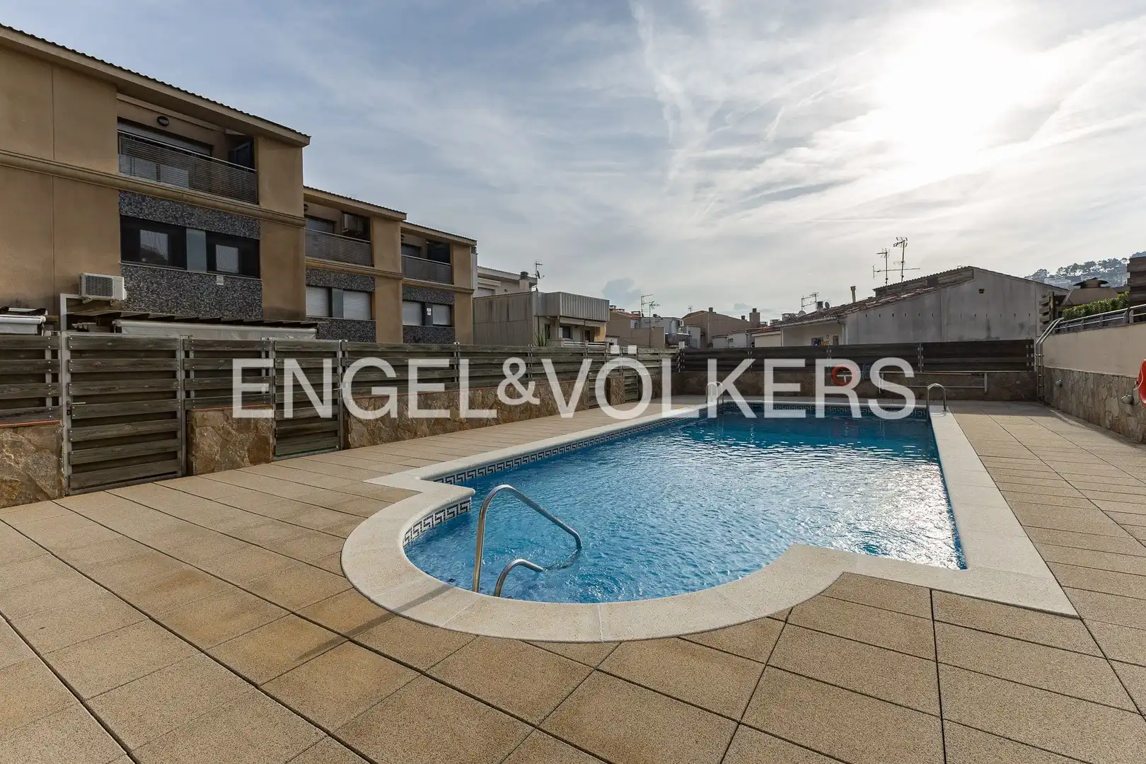 Piscina de Casa adosada en venda en Vallirana, Barcelona