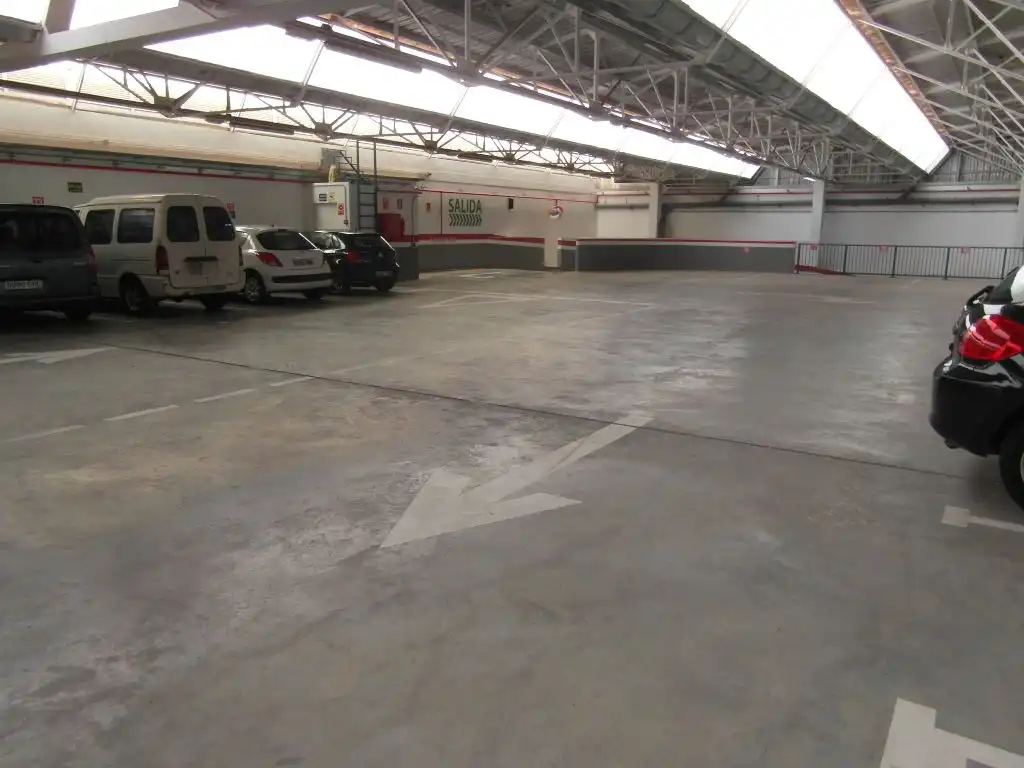 Parkplatz von Büro zur Miete in San Bartolomé de Tirajana mit Klimaanlage