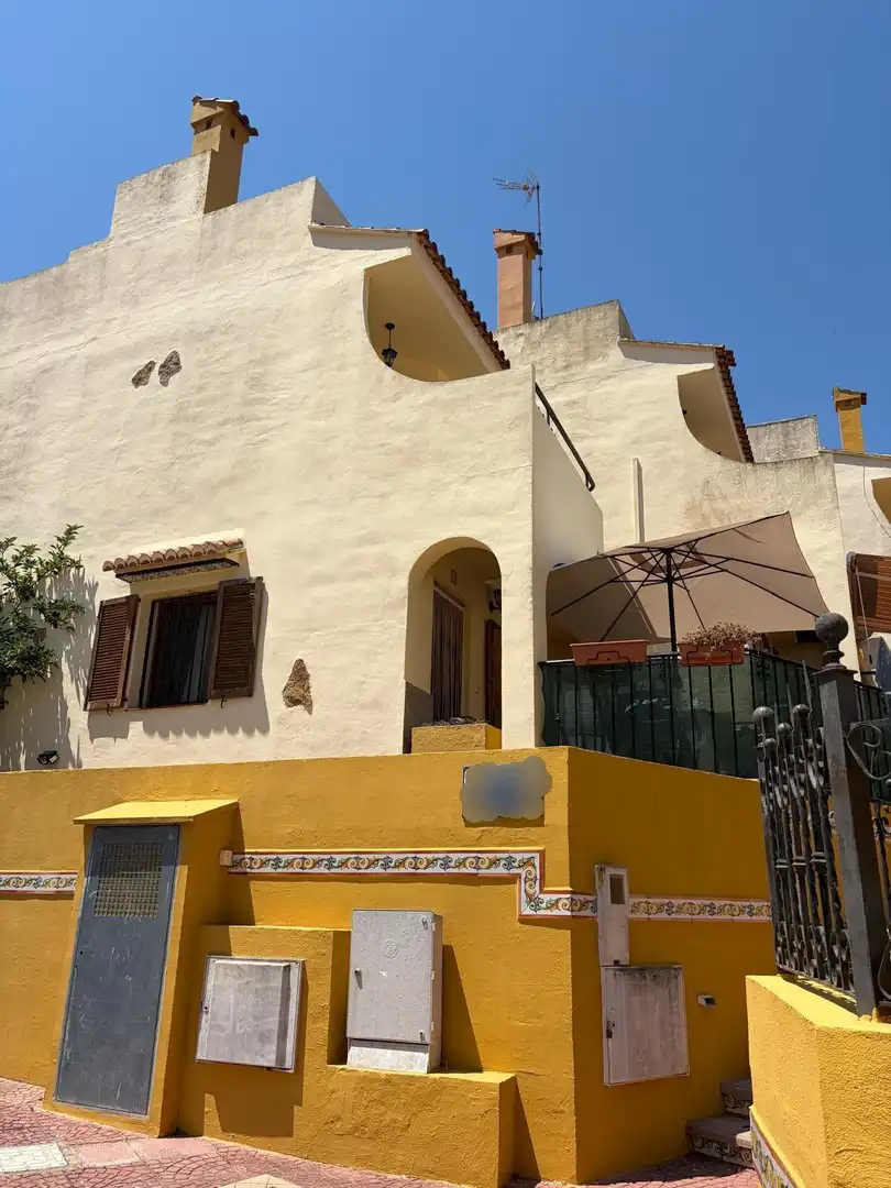 Vista exterior de Casa adosada de lloguer en Carcaixent amb Piscina comunitària