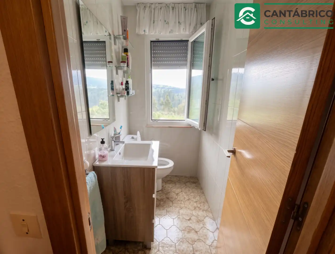 Bathroom of Houses for sale in Navia  with Heating and Furnished