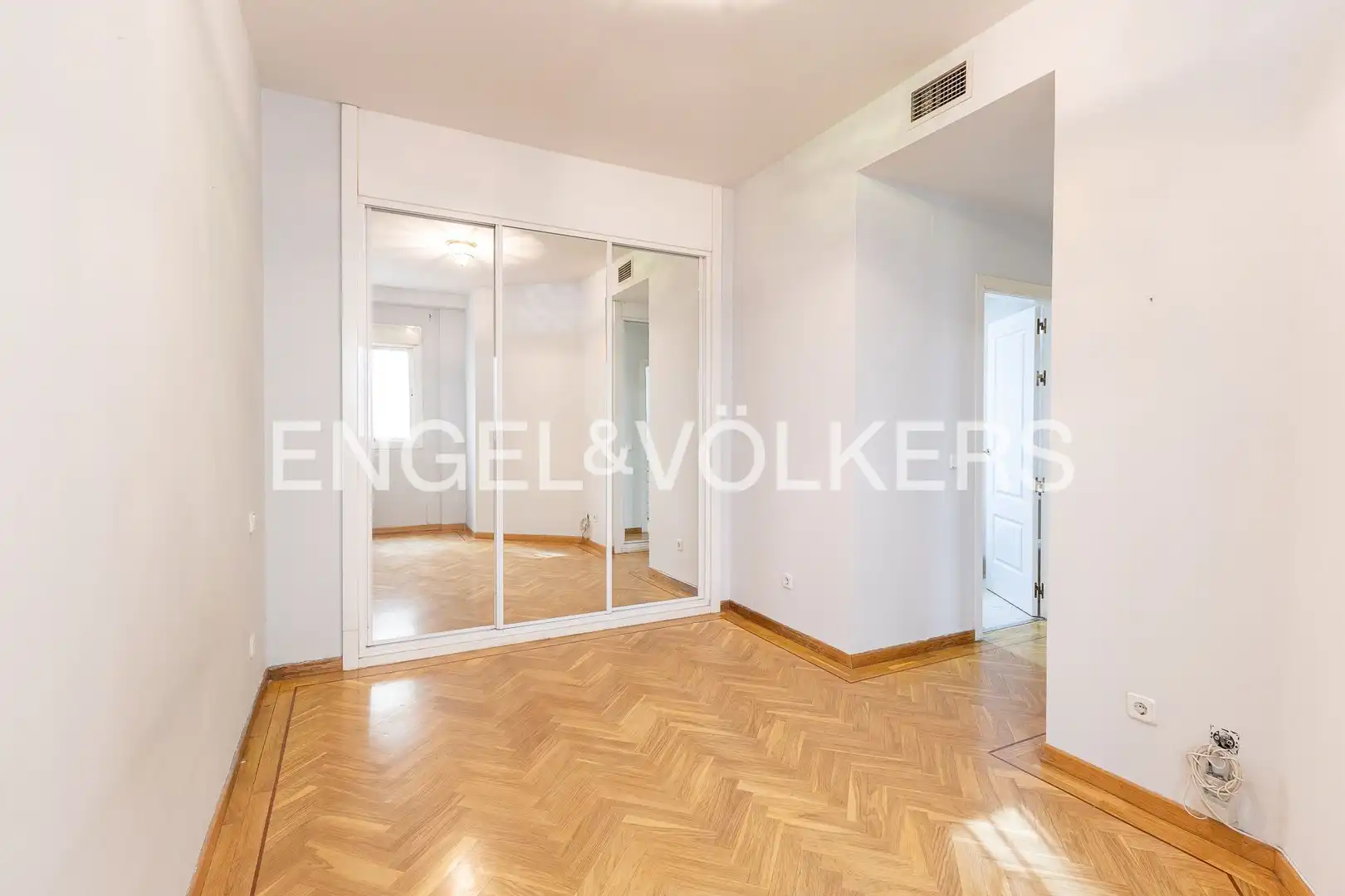 Flat for sale in Madrid  with Air Conditioner and Heating