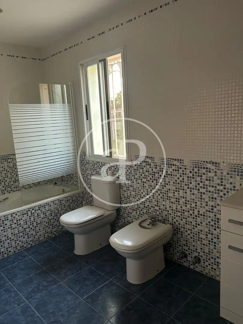 Bathroom of Flat for rent in Riba-roja de Túria  with Air Conditioner, Heating and Private garden
