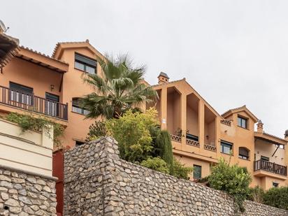 Vista exterior de Casa o xalet en venda en  Granada Capital amb Aire condicionat, Calefacció i Jardí privat