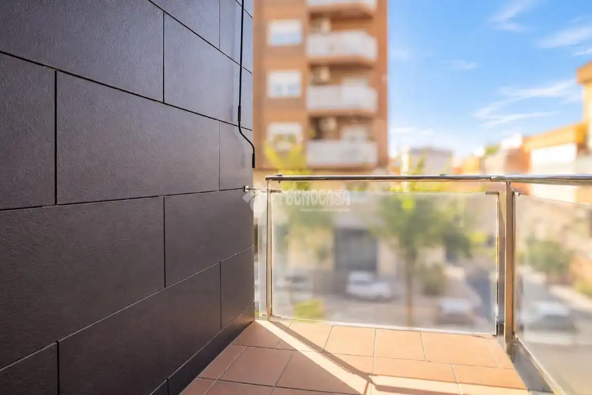 Piso con terraza en venta en Can Mas, imagen 3