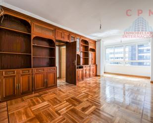 Living room of Flat to rent in  Madrid Capital  with Air Conditioner, Heating and Parquet flooring