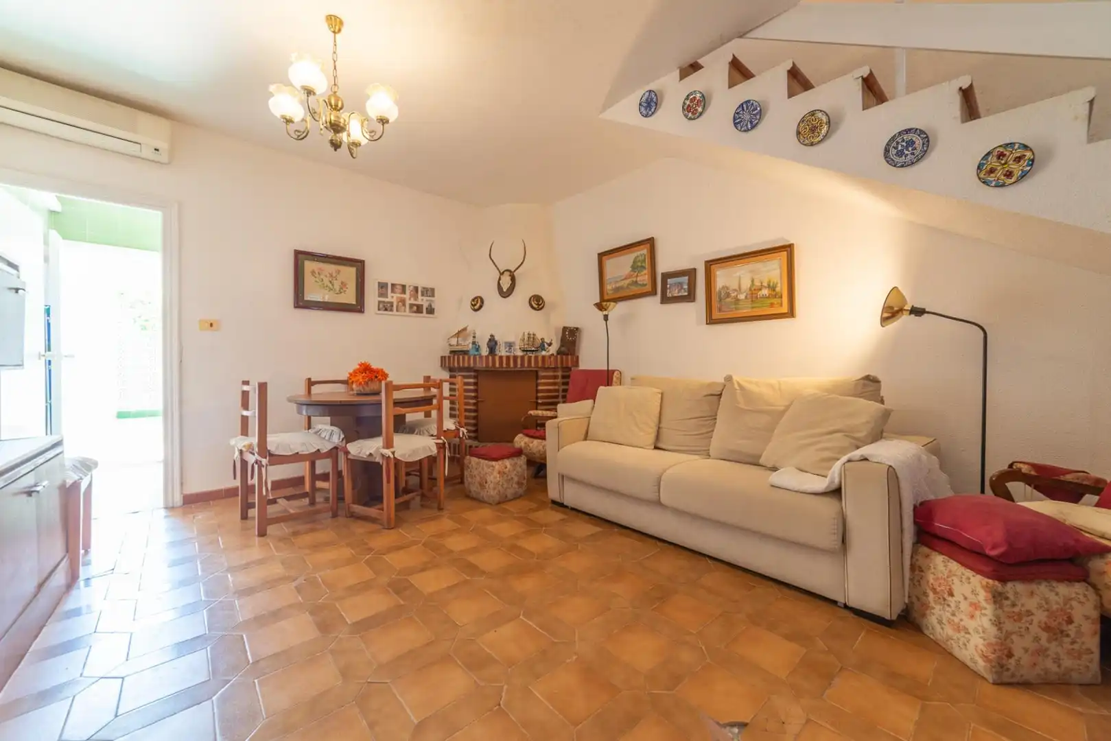 Sala d'estar de Casa adosada en venda en San Javier amb Aire condicionat, Jardí privat i Moblat
