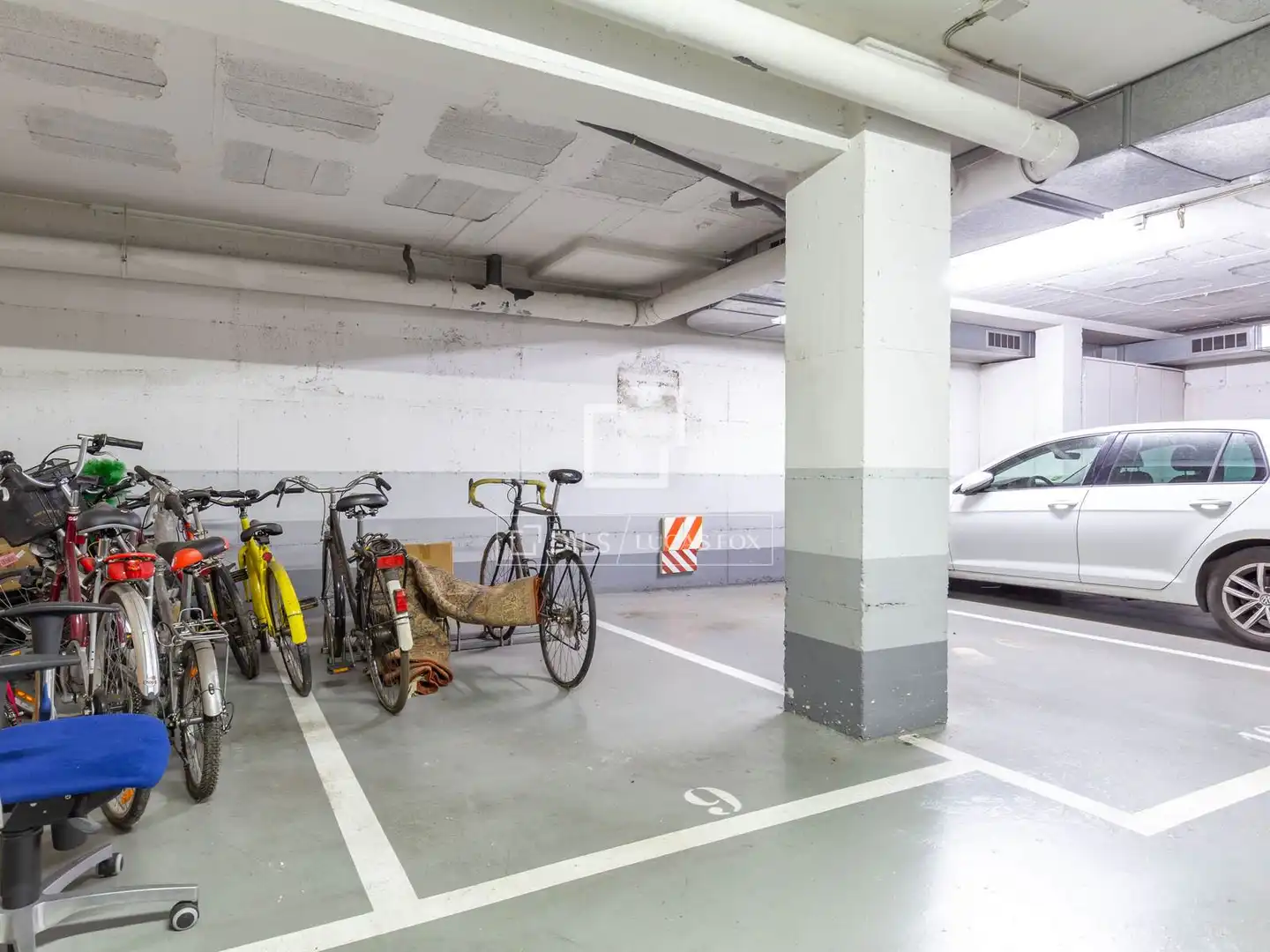 Parking of Flat for sale in Esplugues de Llobregat  with Air Conditioner, Heating and Private garden