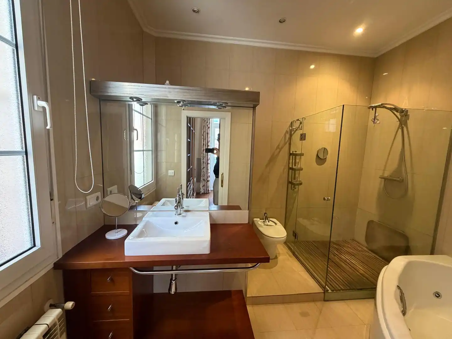 Badezimmer von Wohnung zur Miete in Vigo  mit Heizung, Parkett und Möbliert