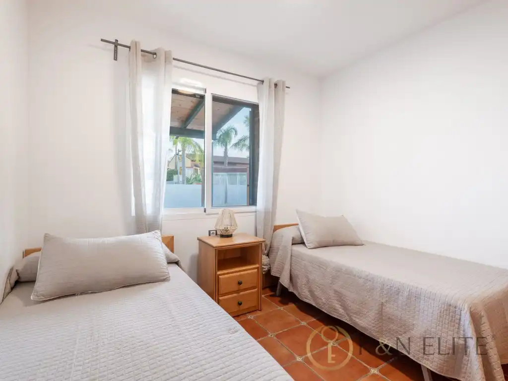 Dormitori de Casa o xalet de lloguer en Riba-roja de Túria amb Terrassa i Piscina comunitària