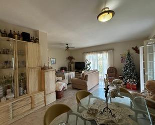 Sala d'estar de Casa o xalet en venda en Montequinto amb Calefacció, Terrassa i Traster