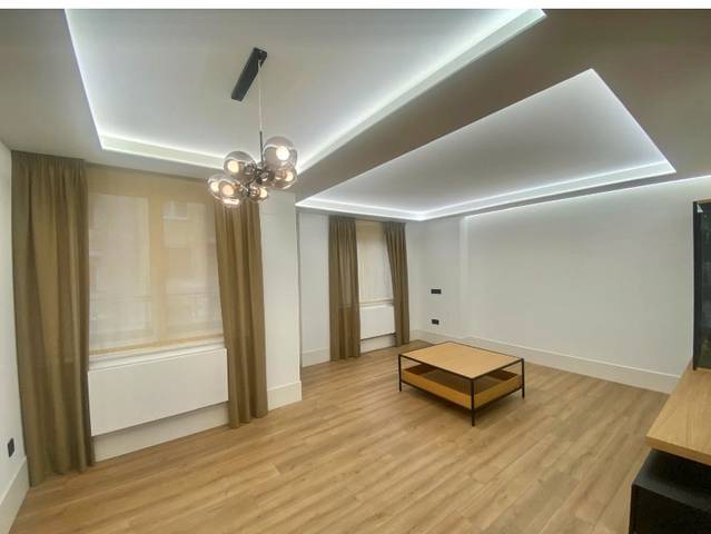 Piso en Venta en Calle Condes de Crespo Rascón en San Vicente - Las Úrsulas