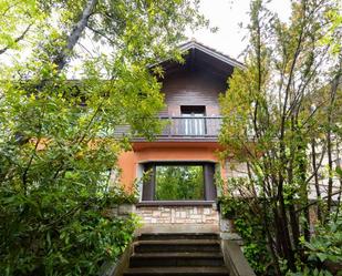 Vista exterior de Casa o xalet en venda en Donostia - San Sebastián  amb Jardí privat, Terrassa i Traster